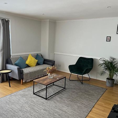 Lovely 2 Bedroom Apartment With Parking Space London Exterior photo