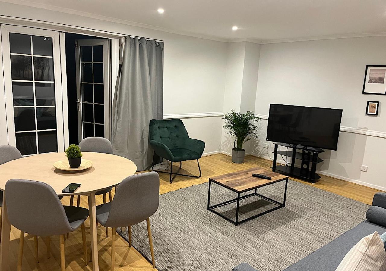 Lovely 2 Bedroom Apartment With Parking Space London Exterior photo