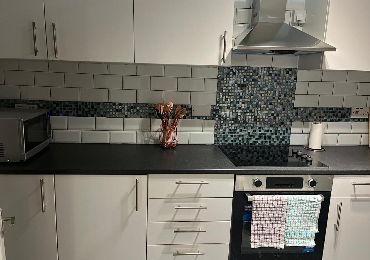 Lovely 2 Bedroom Apartment With Parking Space London Exterior photo