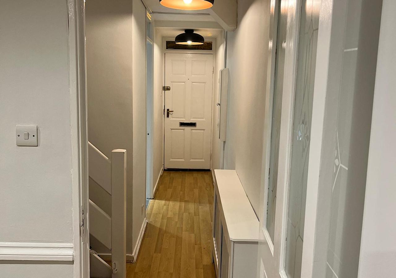 Lovely 2 Bedroom Apartment With Parking Space London Exterior photo
