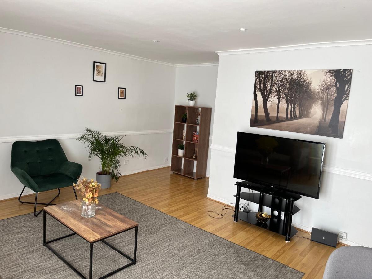 Lovely 2 Bedroom Apartment With Parking Space London Exterior photo